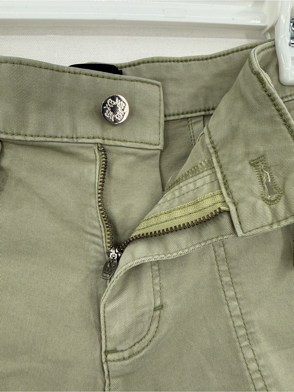 White House Black Market WHBM Olive Green Cargo Shorts Mid Rise Utility 4.5” - Picture 3 of 13